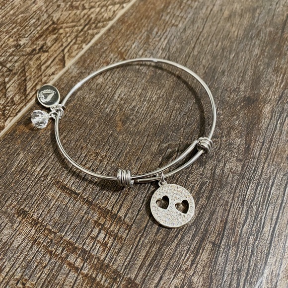 Footnotes Silver Sisters Forever Diamond Studded Charm Bracelet Heart Cutouts - Picture 2 of 6